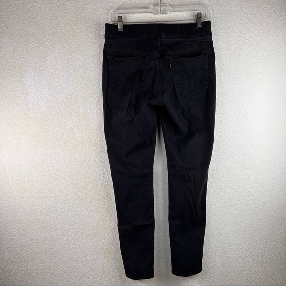 LEVI’S SKINNY JEGGINGS. Pull-on elastic wide waist w/5 pocket styling. Black. - Picture 4 of 7